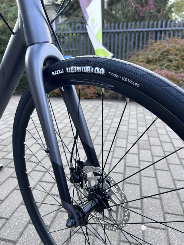 Velmar - Merida Speeder 100 Silk Dark Silver 2025_4.JPEG