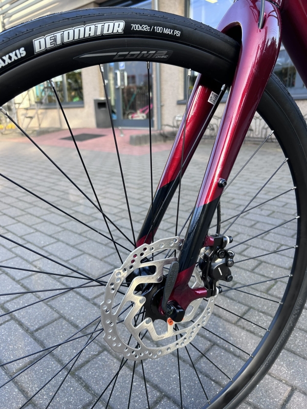 Velmar - Merida Speeder 500 Dark Strawberry 2025_3.JPEG