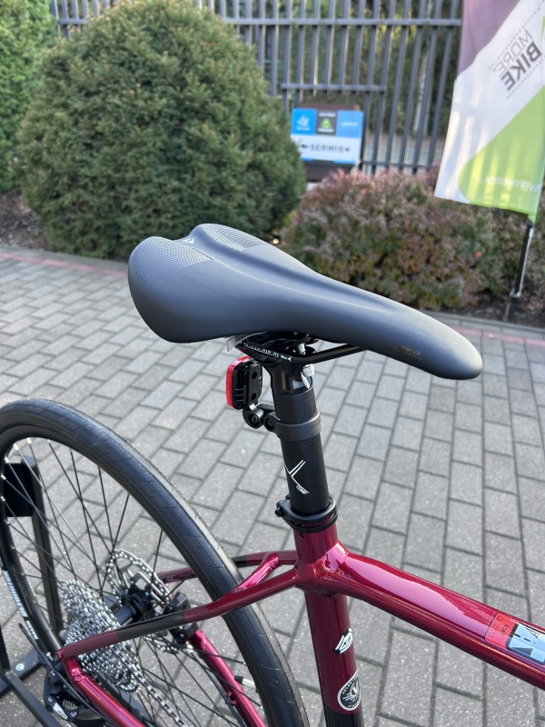 Velmar - Merida Speeder 500 Dark Strawberry 2025_4.JPEG