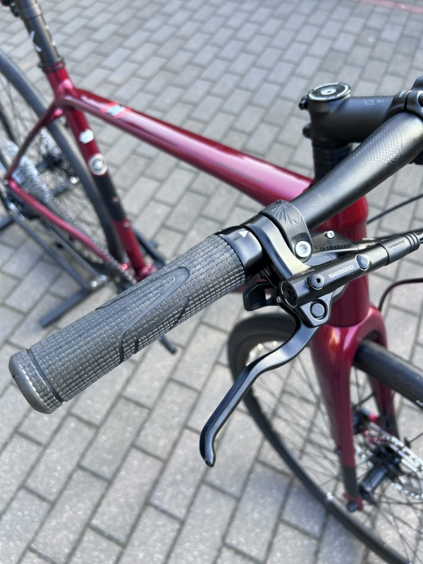 Velmar - Merida Speeder 500 Dark Strawberry 2025_7.JPEG