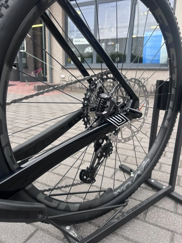 Velmar - Merida Silex 7000 Black 2025_8.JPEG