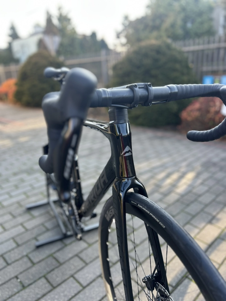 Velmar - Merida Scultura 5000 Black 2026_4.JPEG