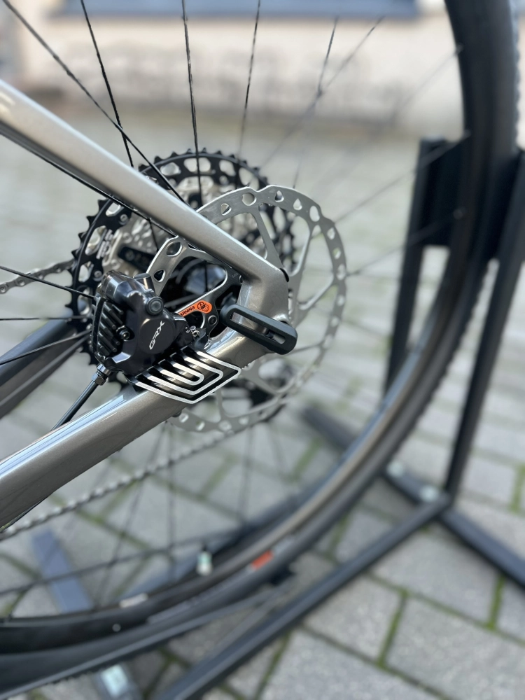 Velmar - Merida Silex 7000 Warm Slate Grey 2026_6.JPEG