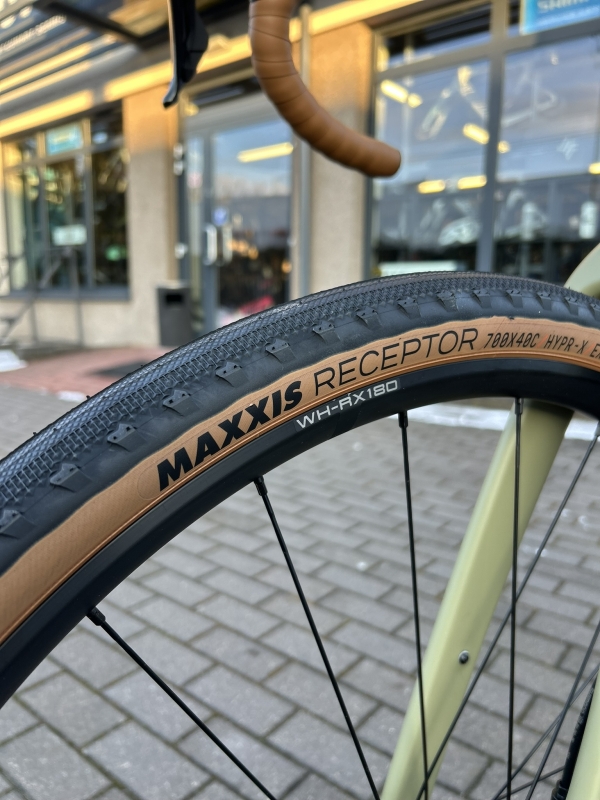 Velmar - Merida Mission 4000 Silk Low Key Green 2026_5.JPEG