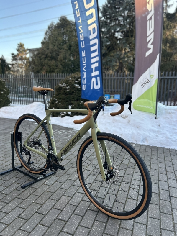 Velmar - Merida Mission 4000 Silk Low Key Green 2026_2.JPEG