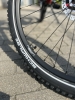 rower-elektryczny-neon-summit-rhm-2-0-steptrough-thick-brick-velmar-10-opona-schwalbe-johnny-watts.JPEG